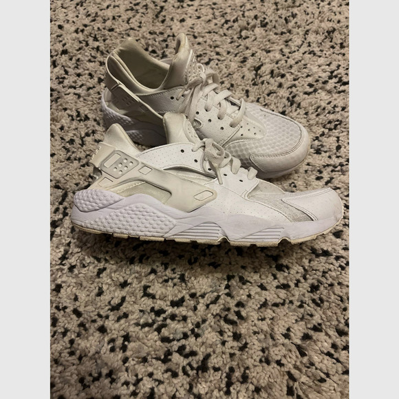 Other - Nike Huarache Run Size 9.5 Retail $150